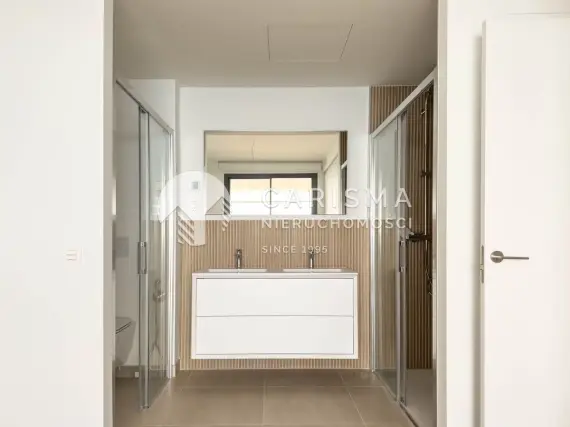 (16) Apartament w prestiżowym kompleksie blisko plaży z panoramicznym widokiem
