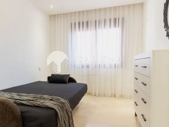 (16) Nowoczesny apartament w otoczeniu tropikalnych ogrodów tuż przy plaży