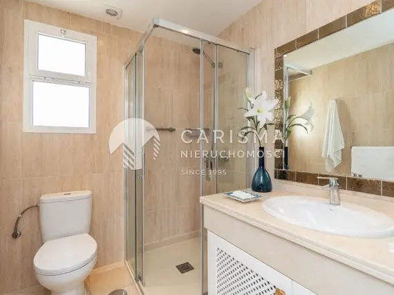 (12) Odnowiony dwupoziomowy penthouse z widokiem na morze Carib Playa