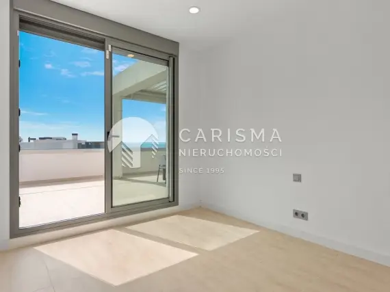(23) Nowoczesny penthouse w idealnej lokalizacji gotowy do zamieszkania