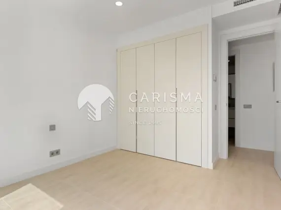 (24) Nowoczesny penthouse w idealnej lokalizacji gotowy do zamieszkania