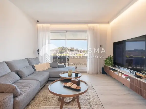(10) Nowoczesny apartament w nowym budownictwie z widokiem na morze