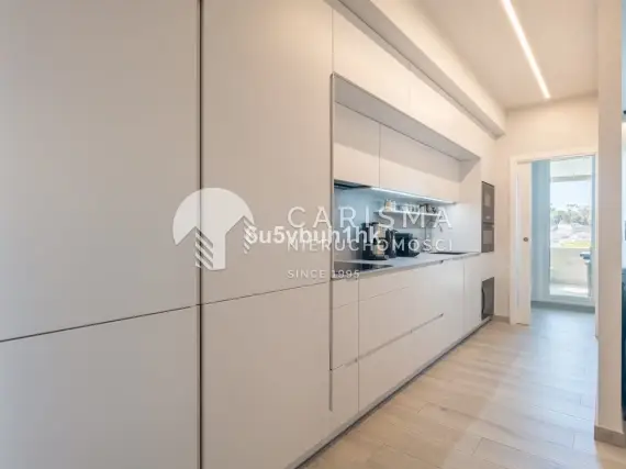 (11) Nowoczesny apartament w nowym budownictwie z widokiem na morze