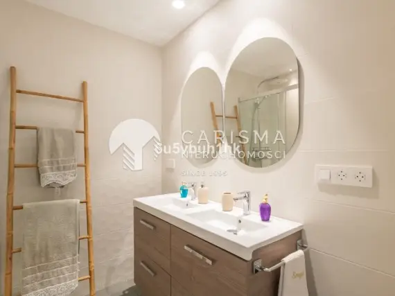 (26) Nowoczesny apartament w nowym budownictwie z widokiem na morze