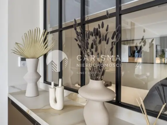 (11) Luksusowy apartament w malowniczej urbanizacji