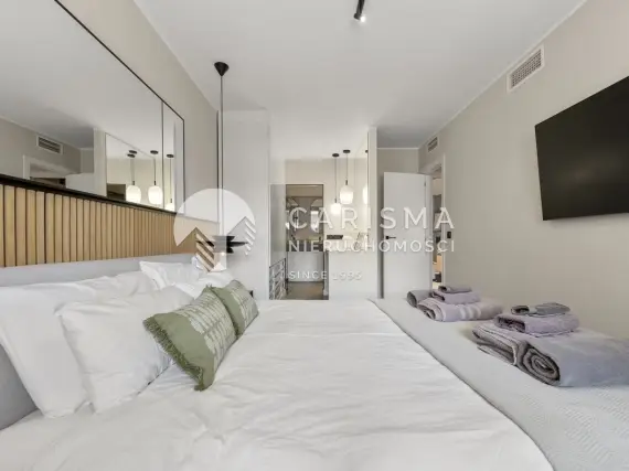 (16) Luksusowy apartament w malowniczej urbanizacji