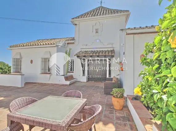 (37) Śródziemnomorska willa z widokiem na morze, Manilva, Costa del Sol