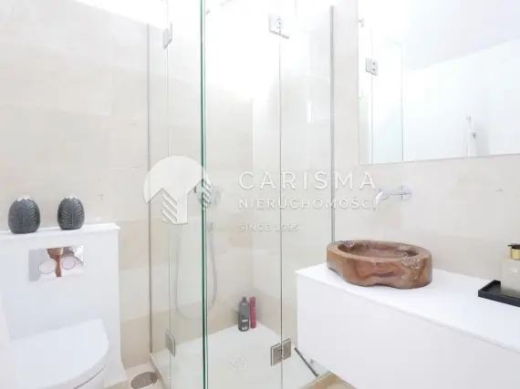 (34) Luksusowy dwupoziomowy penthouse z pięknym widokiem na morze