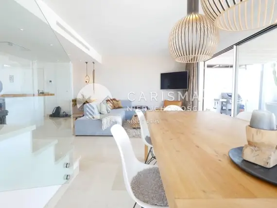 (10) Luksusowy dwupoziomowy penthouse z pięknym widokiem na morze