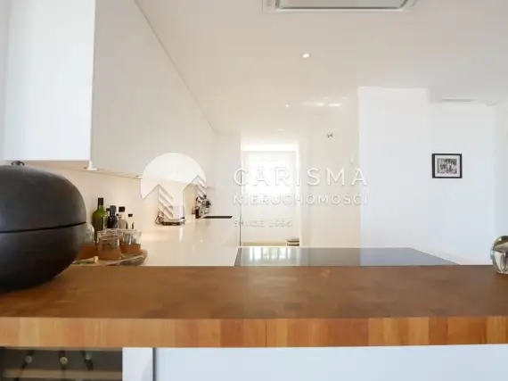(19) Luksusowy dwupoziomowy penthouse z pięknym widokiem na morze