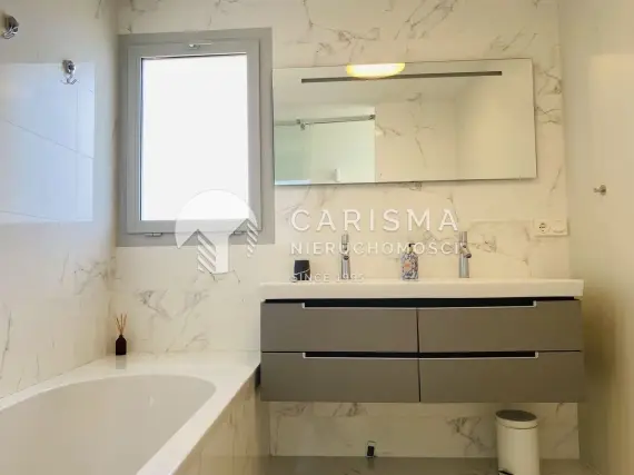 (17) Nowoczesny apartament z pięknym, nieograniczonym widokiem na morze