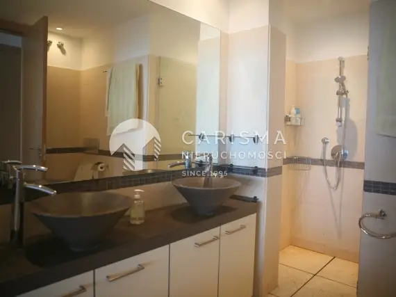 (15) Nowoczesny apartament z własnym ogrodem i pięknym widokiem na morze
