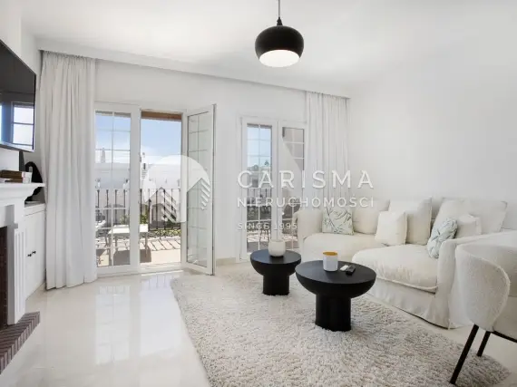 (7) Dwu poziomowy penthouse w pierwszej linii pól golfowych