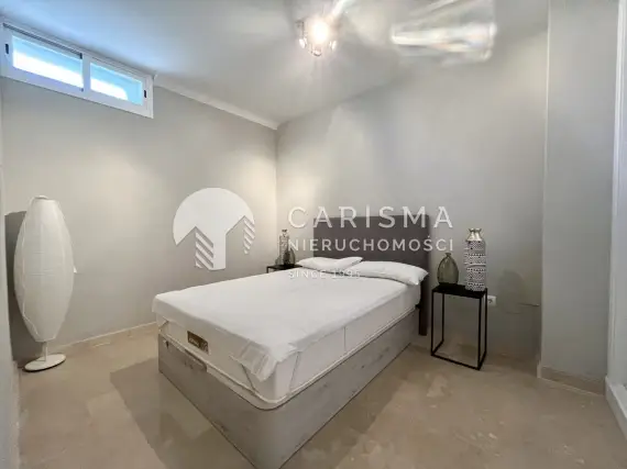 (28) Dwupoziomowy apartament z widokiem  na marinę