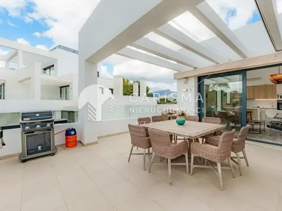 (4) Nowoczesny penthouse z panoramicznym widokiem na okolicę