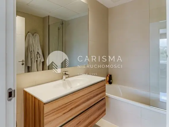 (12) Nowoczesny penthouse z panoramicznym widokiem na okolicę