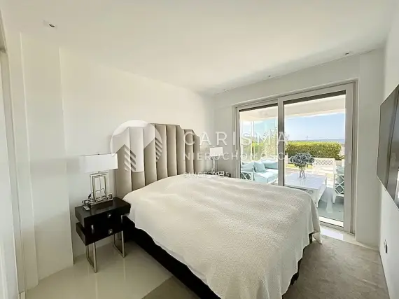 (18) Narożny apartament na parterze w pierwszej linii pola golfowego