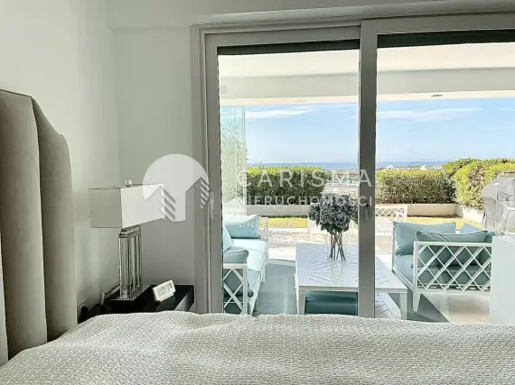 (16) Narożny apartament na parterze w pierwszej linii pola golfowego