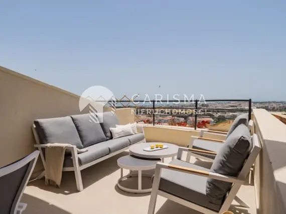 Niedawno odnowiony apartament z panoramicznym widokiem na morze i góry 2