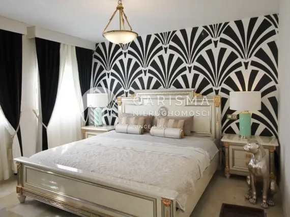 (22) Dwupoziomowy penthouse w pierwszej linii pola golfowego
