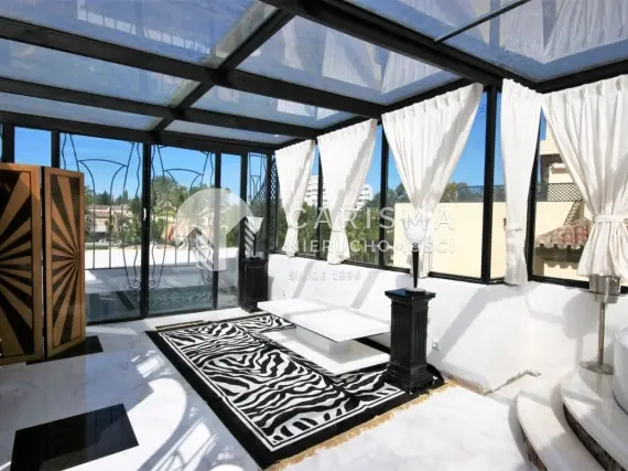 (9) Dwupoziomowy penthouse w pierwszej linii pola golfowego