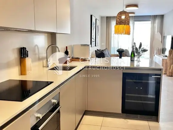 (10) Nowoczesny apartament na parterze z ogródkiem 200 metrów od plaży