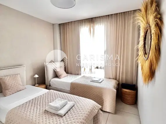 (17) Nowoczesny apartament na parterze z ogródkiem 200 metrów od plaży