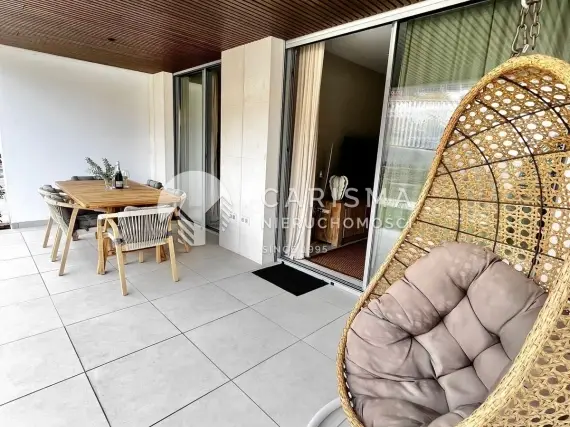 (18) Nowoczesny apartament na parterze z ogródkiem 200 metrów od plaży