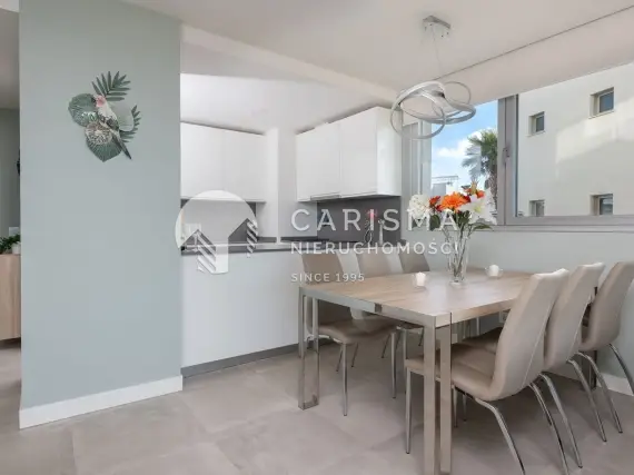 (10) Nowoczesny apartament z panoramicznym widokiem na morze