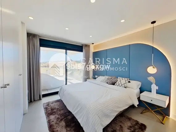 (17) Dwupoziomowy nowoczesny penthouse gotowy do zamieszkania