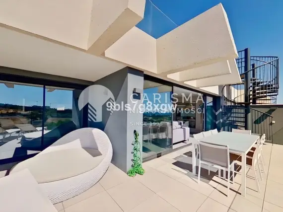 Dwupoziomowy nowoczesny penthouse gotowy do zamieszkania 1