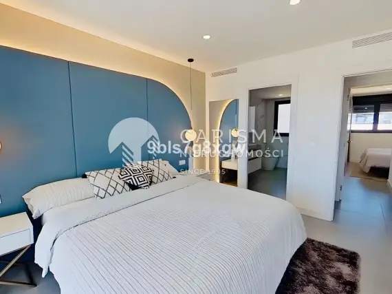 (18) Dwupoziomowy nowoczesny penthouse gotowy do zamieszkania