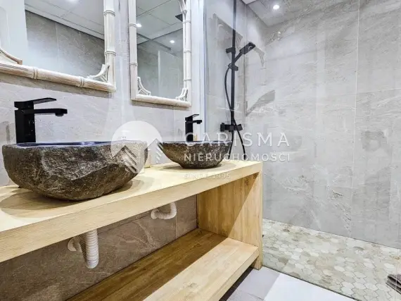 (15) Nowoczesny apartament na parterze z dostępem do plaży