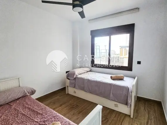 (12) Nowoczesny apartament na parterze z dostępem do plaży