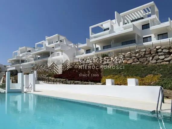 (12) Nowoczesny dwupoziomowy penthouse w pierwszej linii pola golfowego