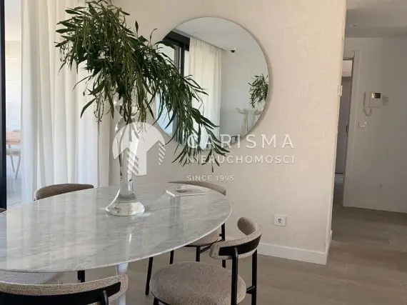(10) Nowoczesny apartament z panoramicznym widokiem na morze