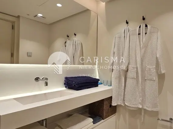 (18) Nowoczesny apartament z panoramicznym widokiem na morze i góry