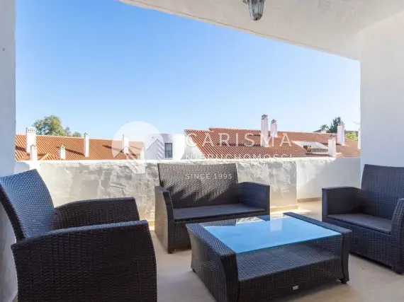 (12) Niedawno odnowiony apartament w kameralnym kompleksie w stylu andaluzyjskim