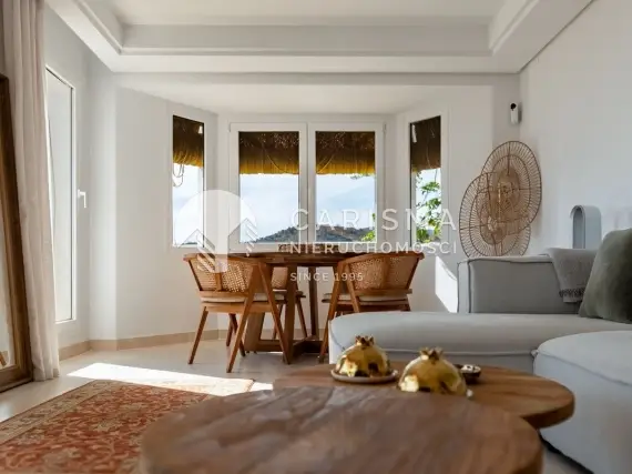 (7) Dwupoziomowy penthouse w pobliżu pól golfowych, otoczony naturą
