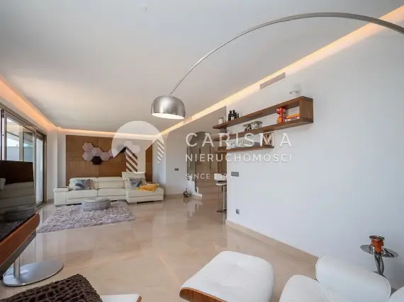(10) Dwupoziomowy penthouse w pierwszej linii pól golfowych