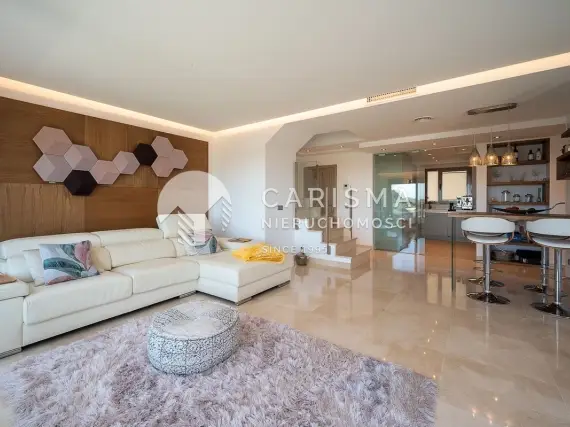 (9) Dwupoziomowy penthouse w pierwszej linii pól golfowych