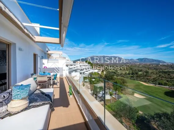 (4) Dwupoziomowy penthouse w pierwszej linii pól golfowych