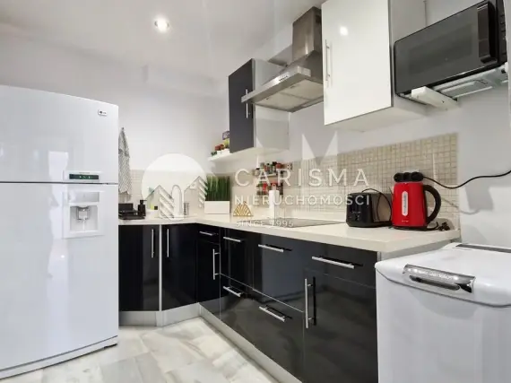 (17) Nowoczesny apartament w pierwszej linii brzegowej w sercu Puerto Banus