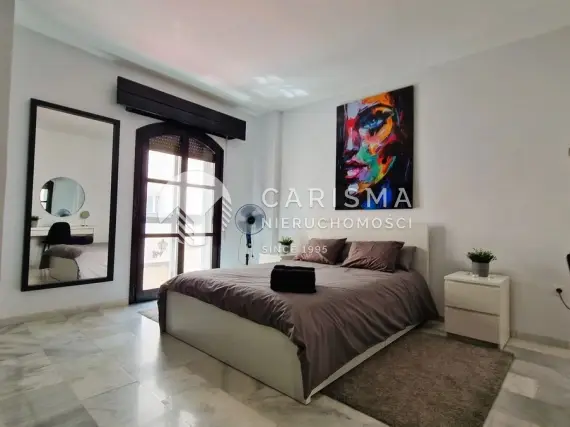 (26) Nowoczesny apartament w pierwszej linii brzegowej w sercu Puerto Banus