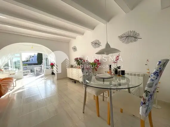 (14) Domek szeregowy na terenie osiedla z basenem w Moraira