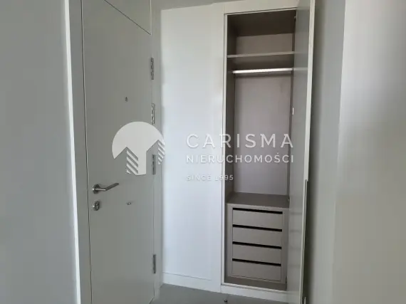 (14) Apartament w nowoczesnym budownictwie z widokiem na morze
