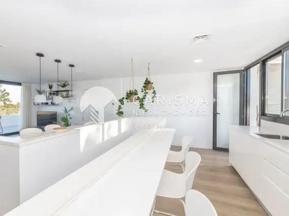 (19) Nowoczesny penthouse w pierwszej linii pola golfowego
