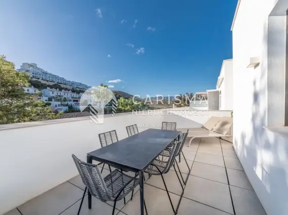 (55) Nowoczesny penthouse w pierwszej linii pola golfowego