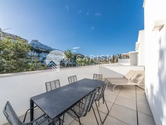 (54) Nowoczesny penthouse w pierwszej linii pola golfowego