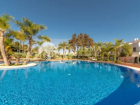 (60) Nowoczesny penthouse w pierwszej linii pola golfowego